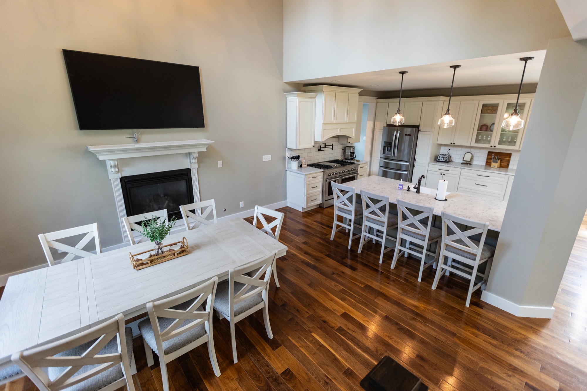 Kitchen and dining area at Lakeside Manor with fireplace